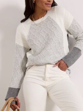 Evereve Two-Tone Cable Crew Sweater - White & Light Gray